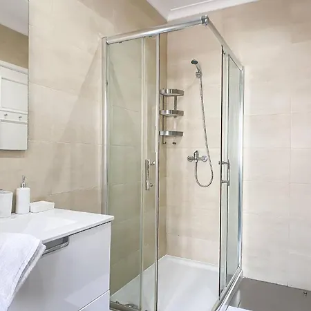 Апартаменты Uptown Stylish *