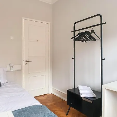 Апартаменти Uptown Stylish *